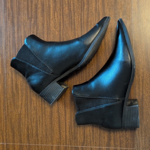 Black Pointed Toe Ankle Boots - Picture 3 of 4